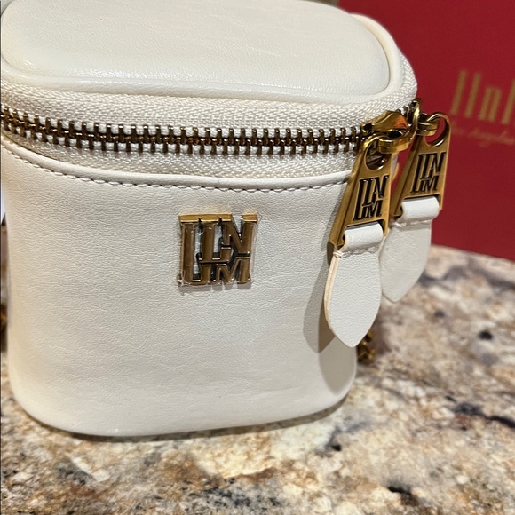 llnllm- NEW MINI LEATHER CROSSBODY/ CHAINBOX - Picture 2 of 7